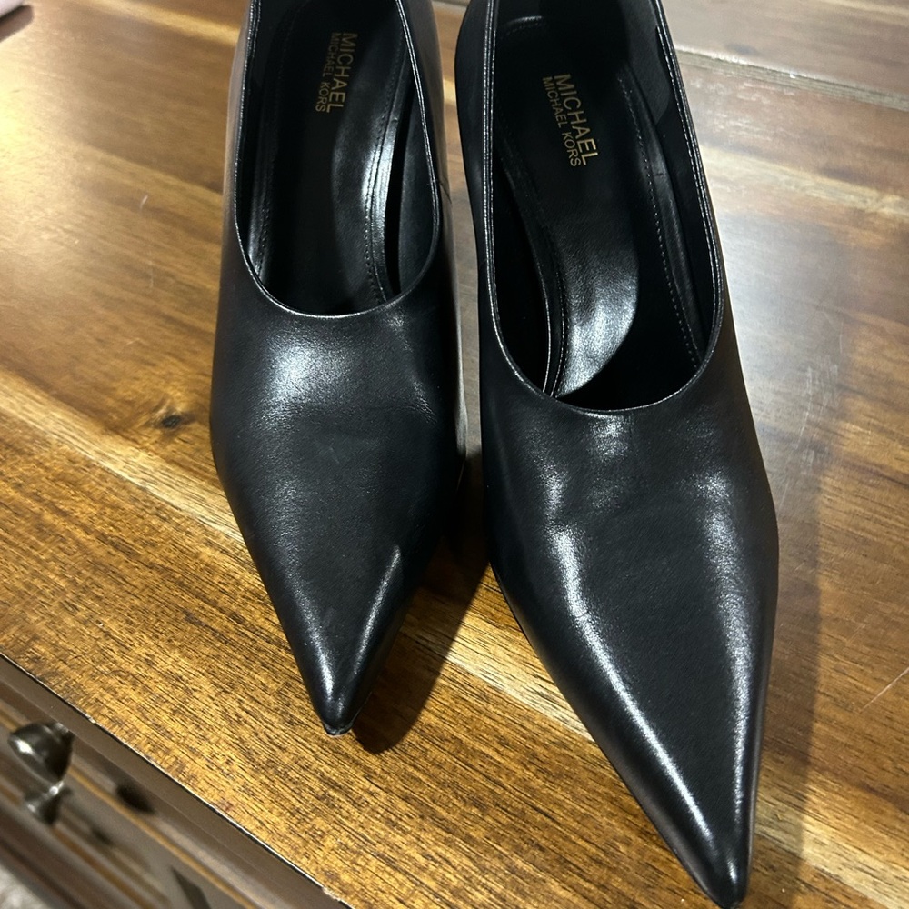 Michael Kors Black Pointed Heels